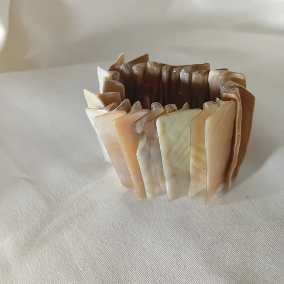 Abalone Shell Bracelet* - Picture 4 of 7